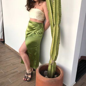 REFORMATION Sabine skirt in green